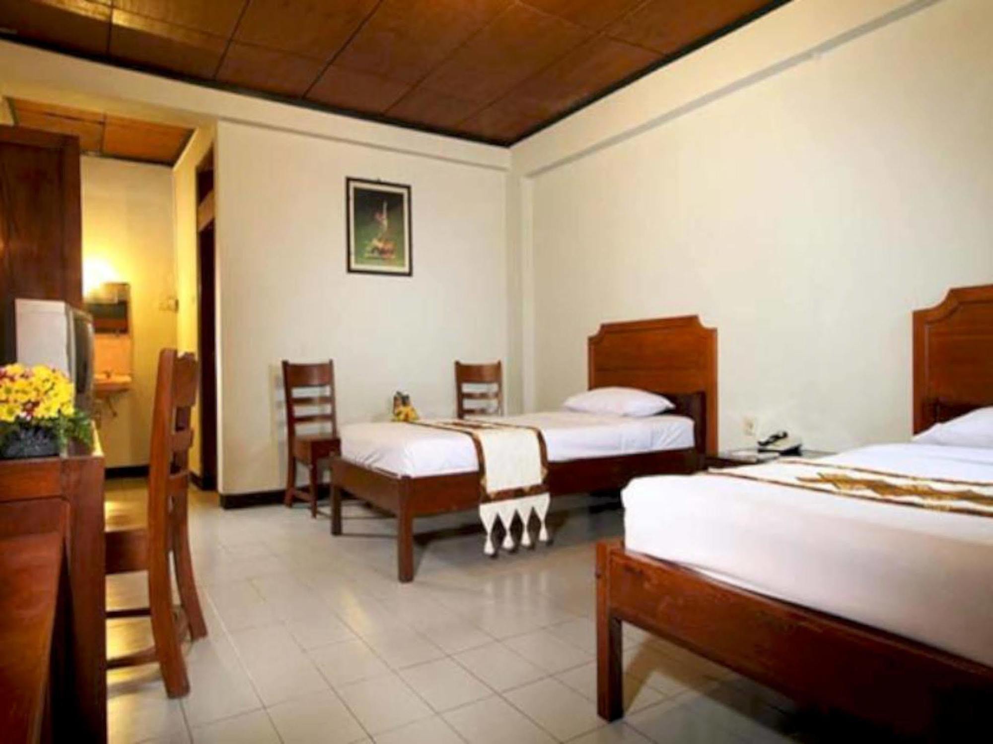 Cakra Kembang Hotel Kejayan Екстериор снимка