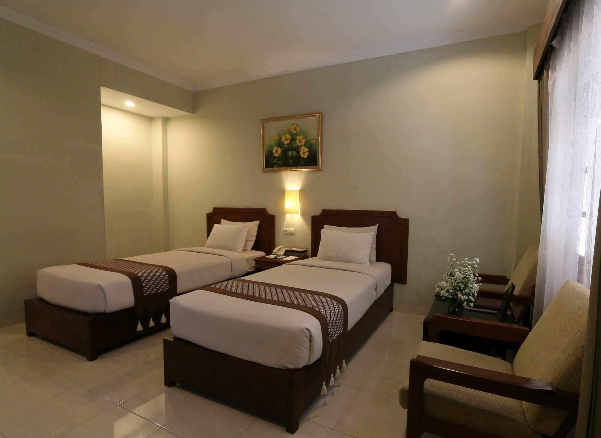 Cakra Kembang Hotel Kejayan Екстериор снимка