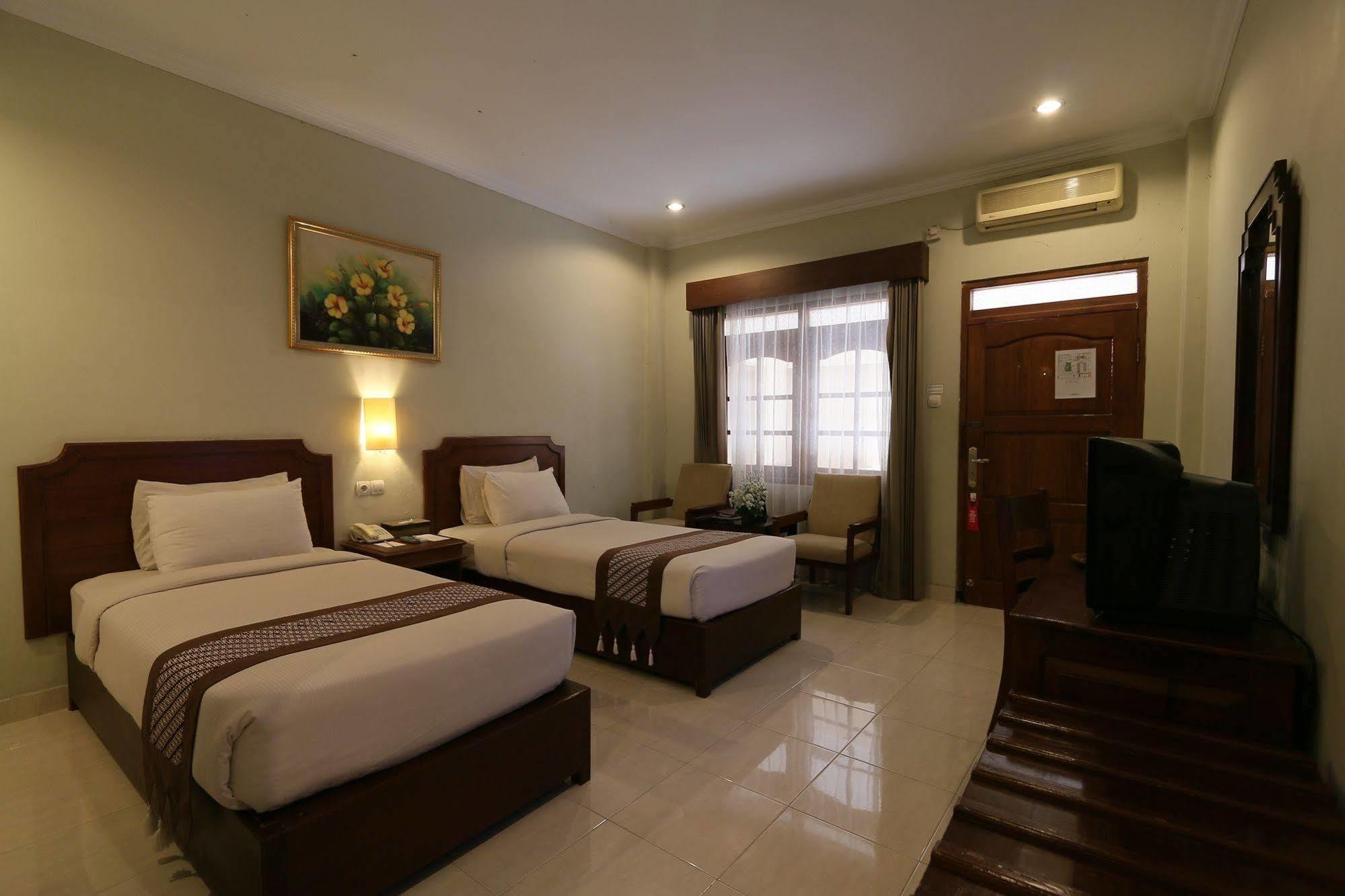 Cakra Kembang Hotel Kejayan Екстериор снимка